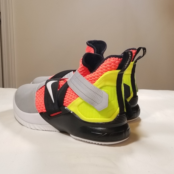 Nike Lebron Soldier XII SFG AO4054 800 - Picture 6 of 10